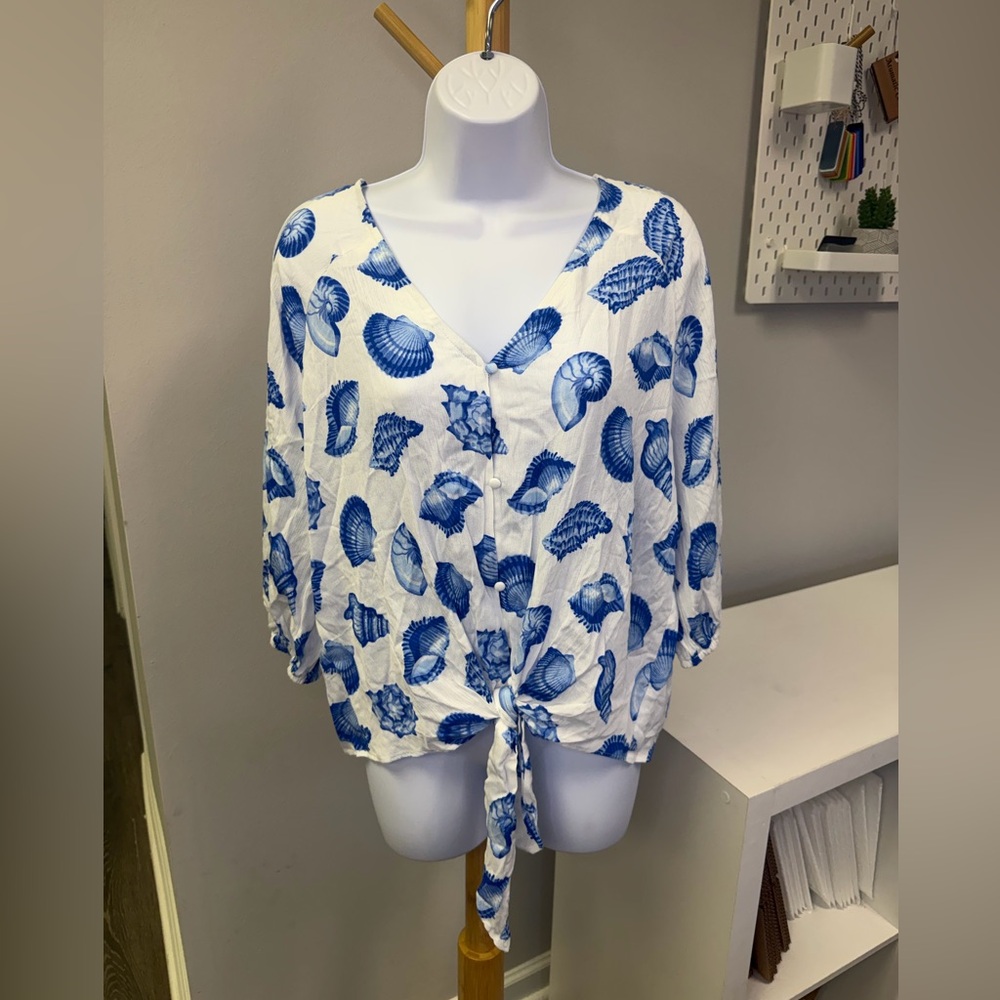 NWT Tamara H Blue and White Seashell Print Tied Button Up Women's Top Size LG